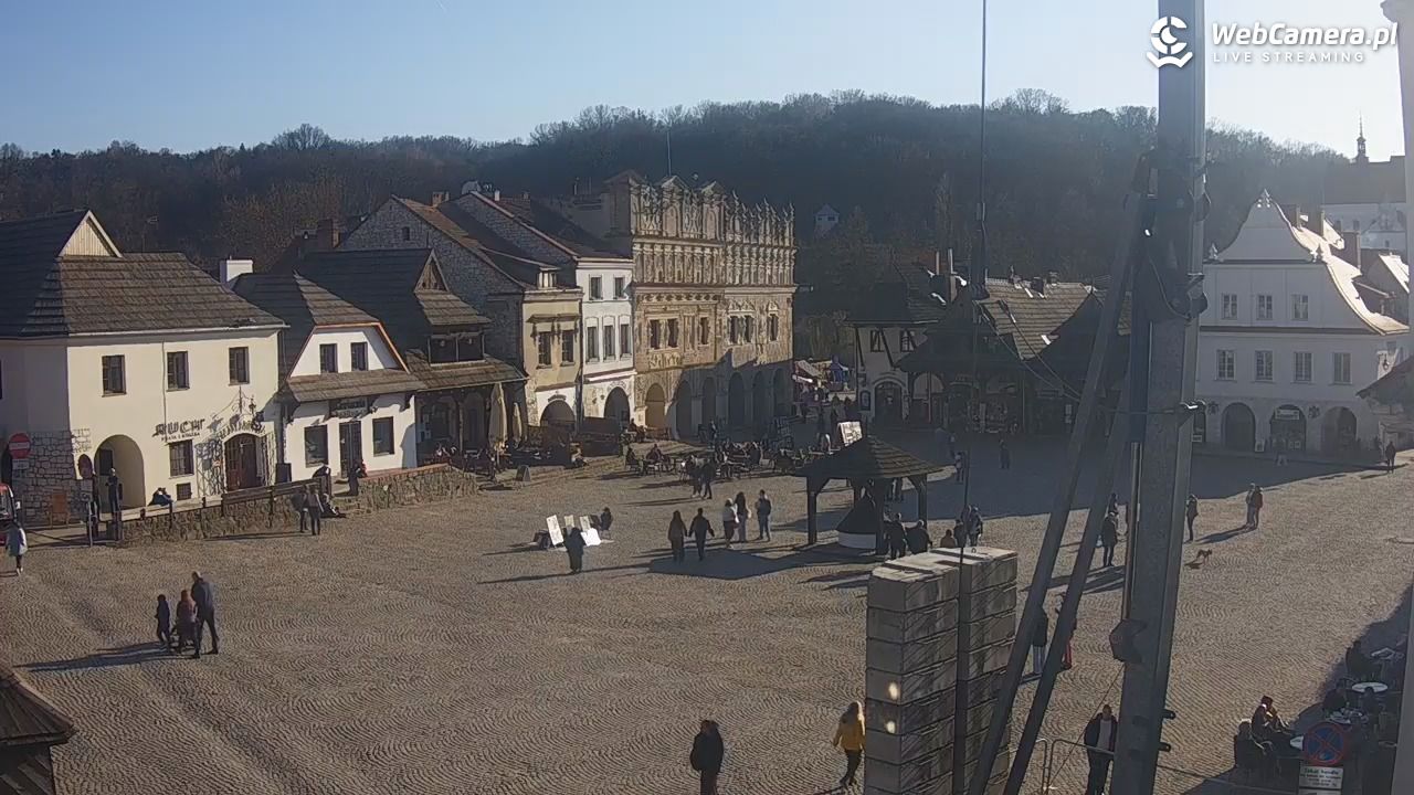 Kazimierz Dolny - widok na Rynek - 21 marzec 2026, 15:33