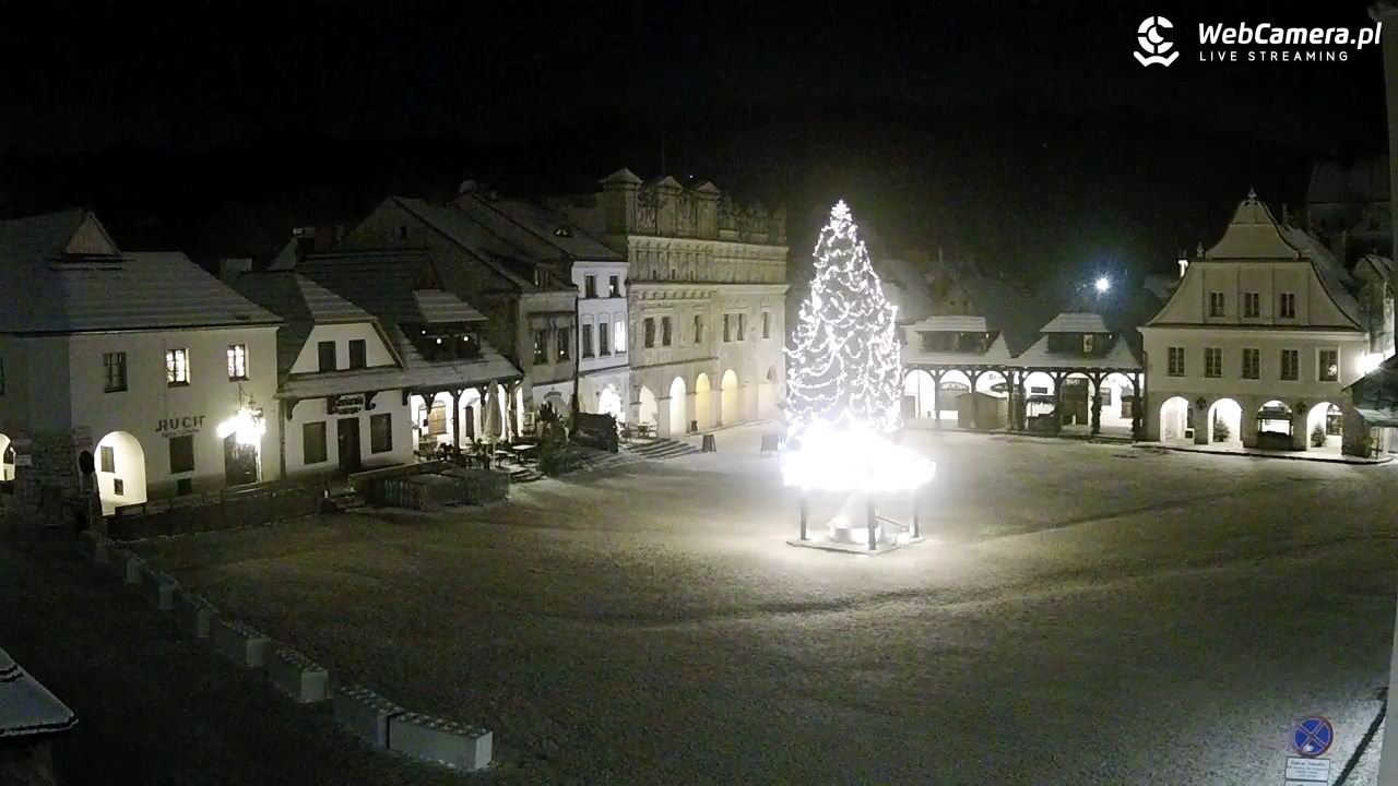Kazimierz Dolny - widok na Rynek - 01 styczeń 2026, 23:37