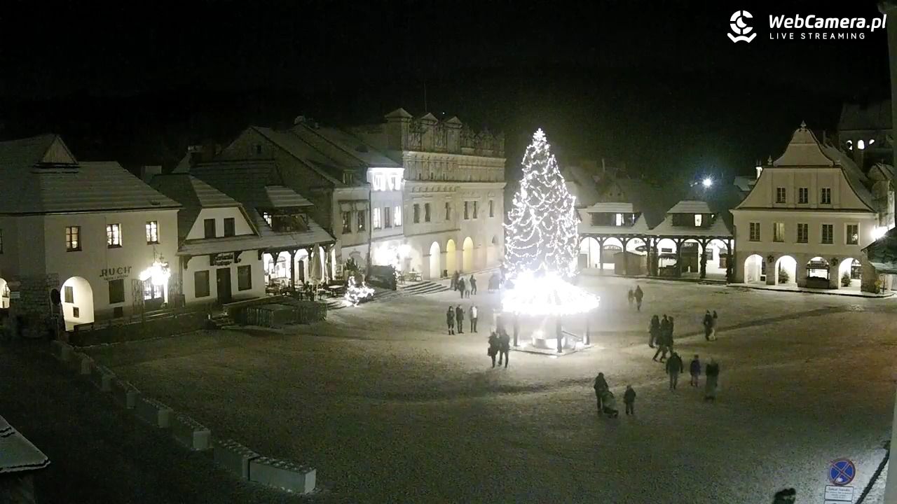 Kazimierz Dolny - widok na Rynek - 01 styczeń 2026, 19:09
