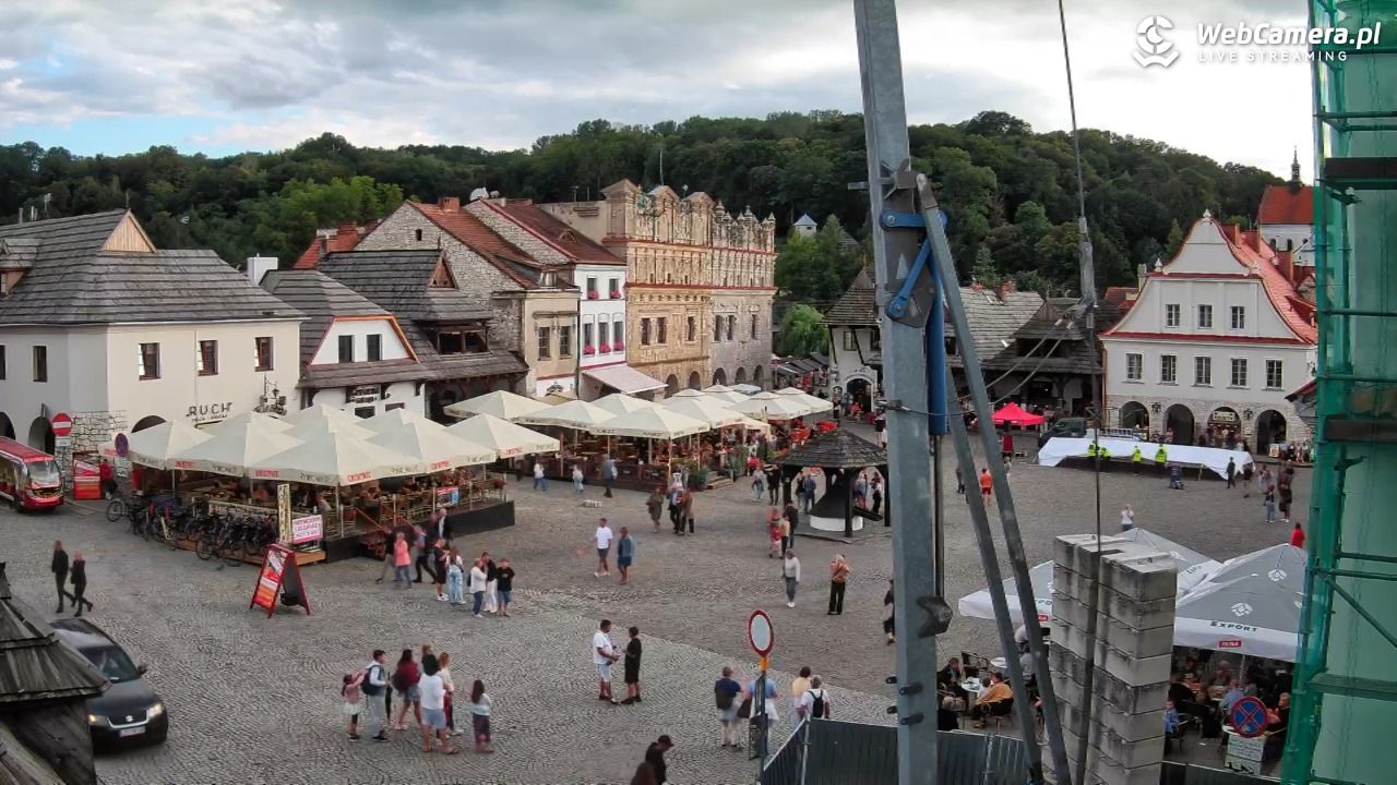 Kazimierz Dolny - widok na Rynek - 22 sierpień 2026, 17:42