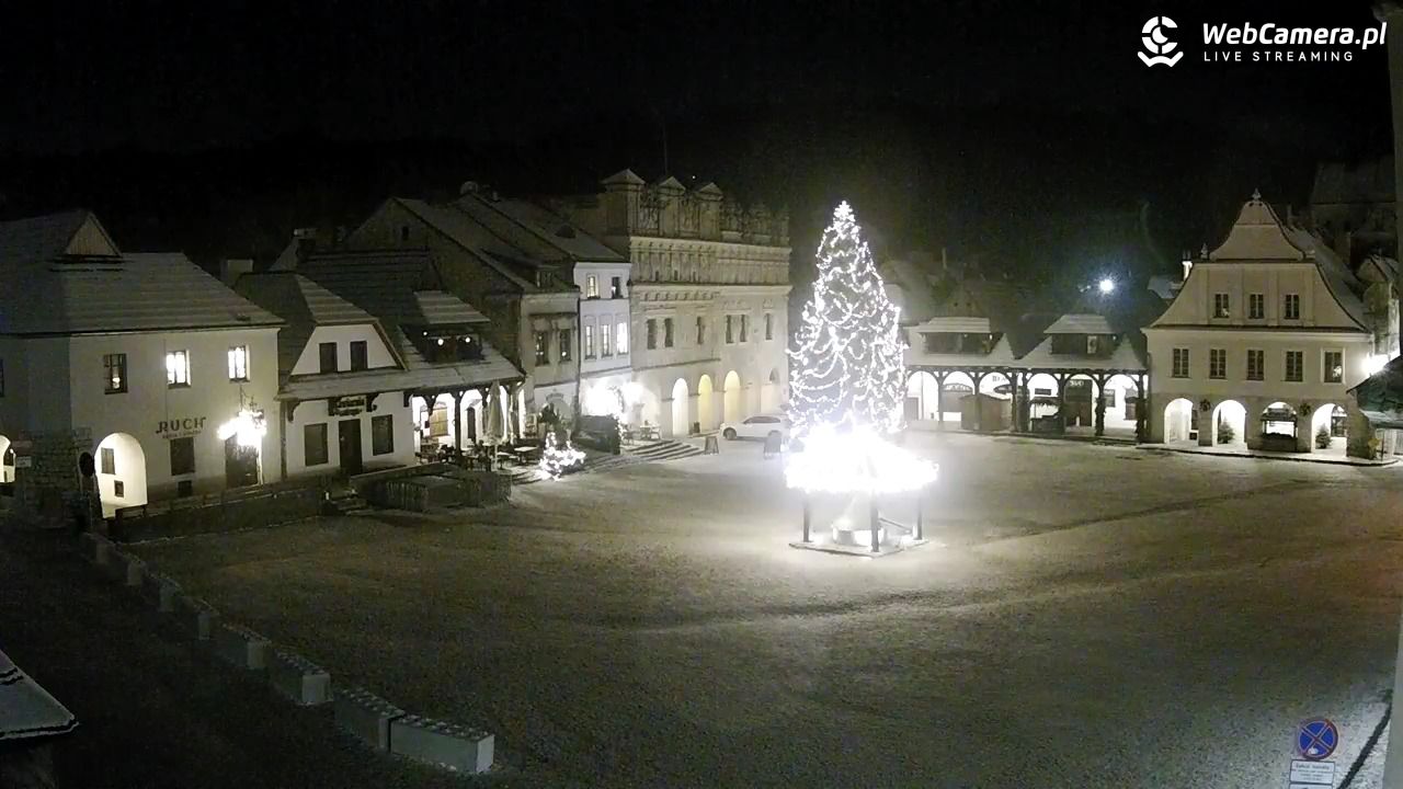 Kazimierz Dolny - widok na Rynek - 01 styczeń 2026, 22:07