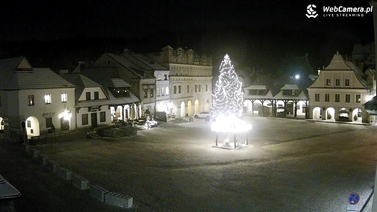 Kazimierz Dolny - widok na Rynek - 01 styczeń 2026, 22:07