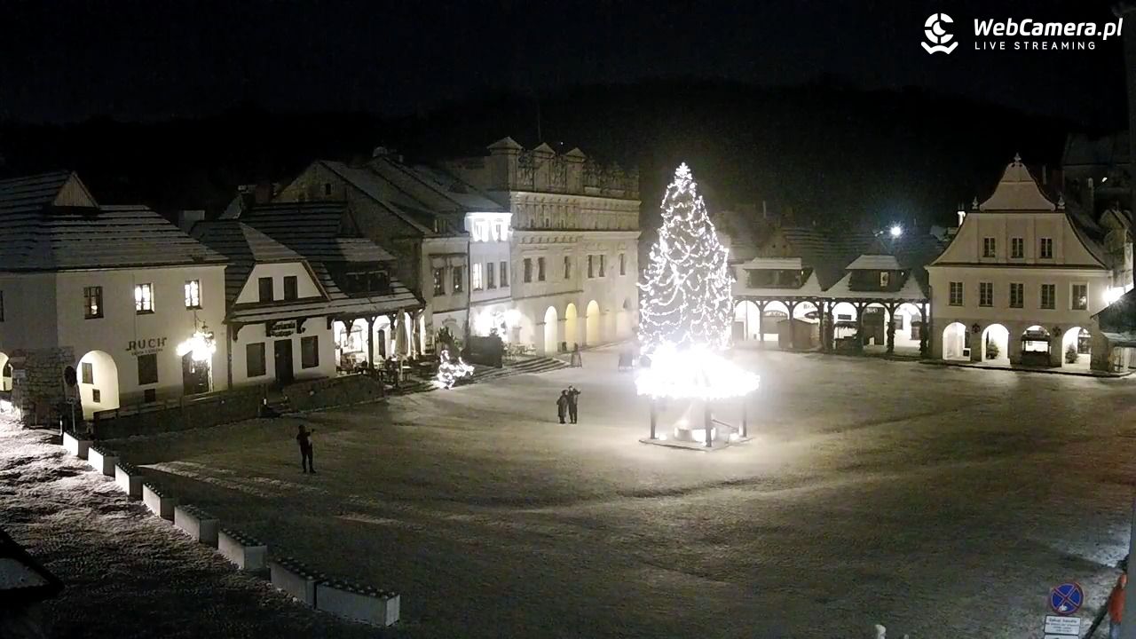 Kazimierz Dolny - widok na Rynek - 02 styczeń 2026, 20:44