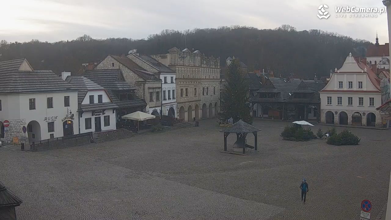 Kazimierz Dolny - widok na Rynek - 17 grudzień 2025, 08:11