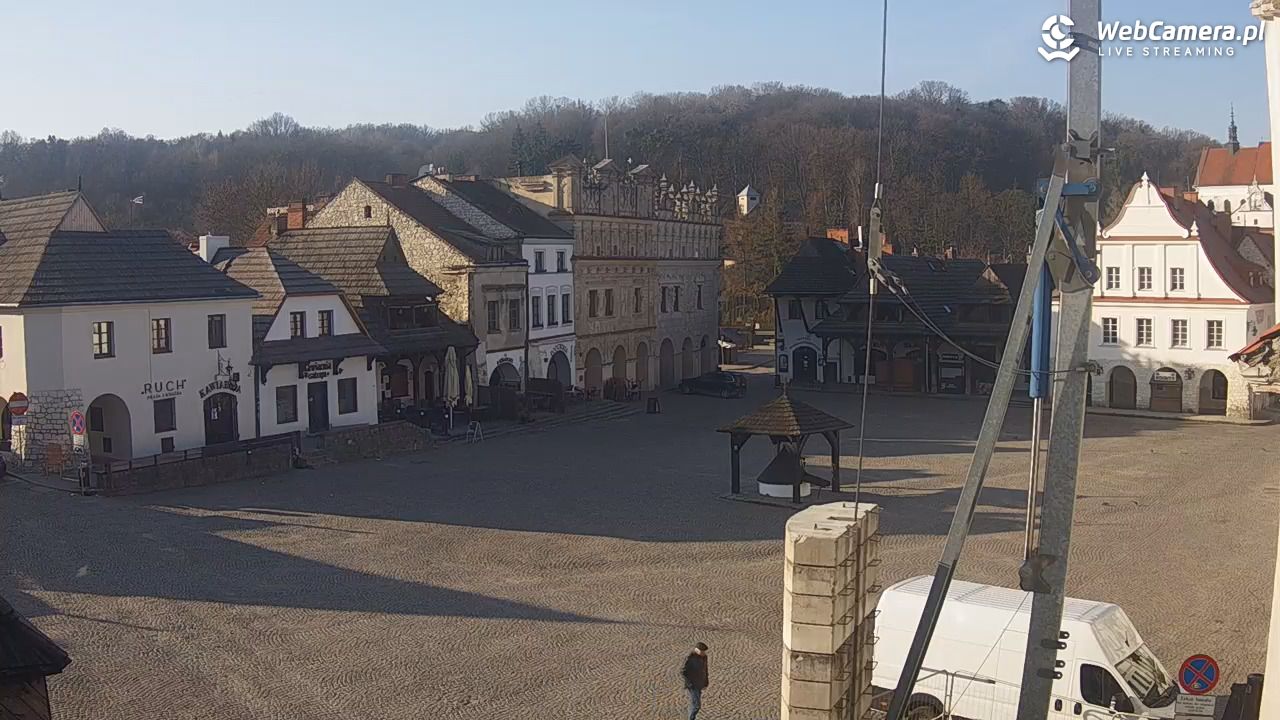 Kazimierz Dolny - widok na Rynek - 23 marzec 2026, 07:36