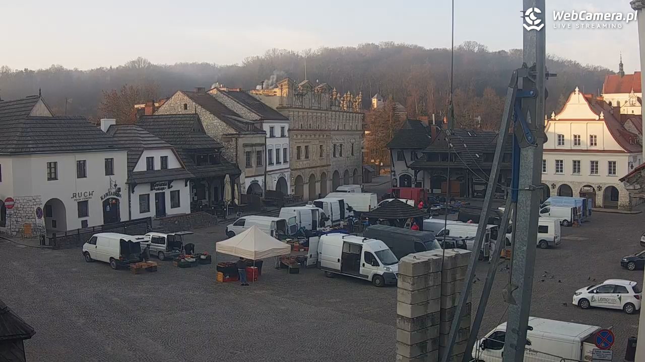 Kazimierz Dolny - widok na Rynek - 20 marzec 2026, 06:27