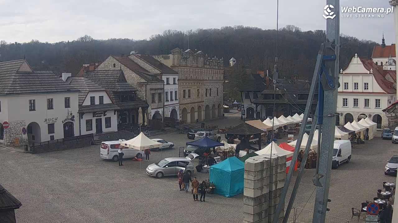 Kazimierz Dolny - widok na Rynek - 22 marzec 2026, 08:41