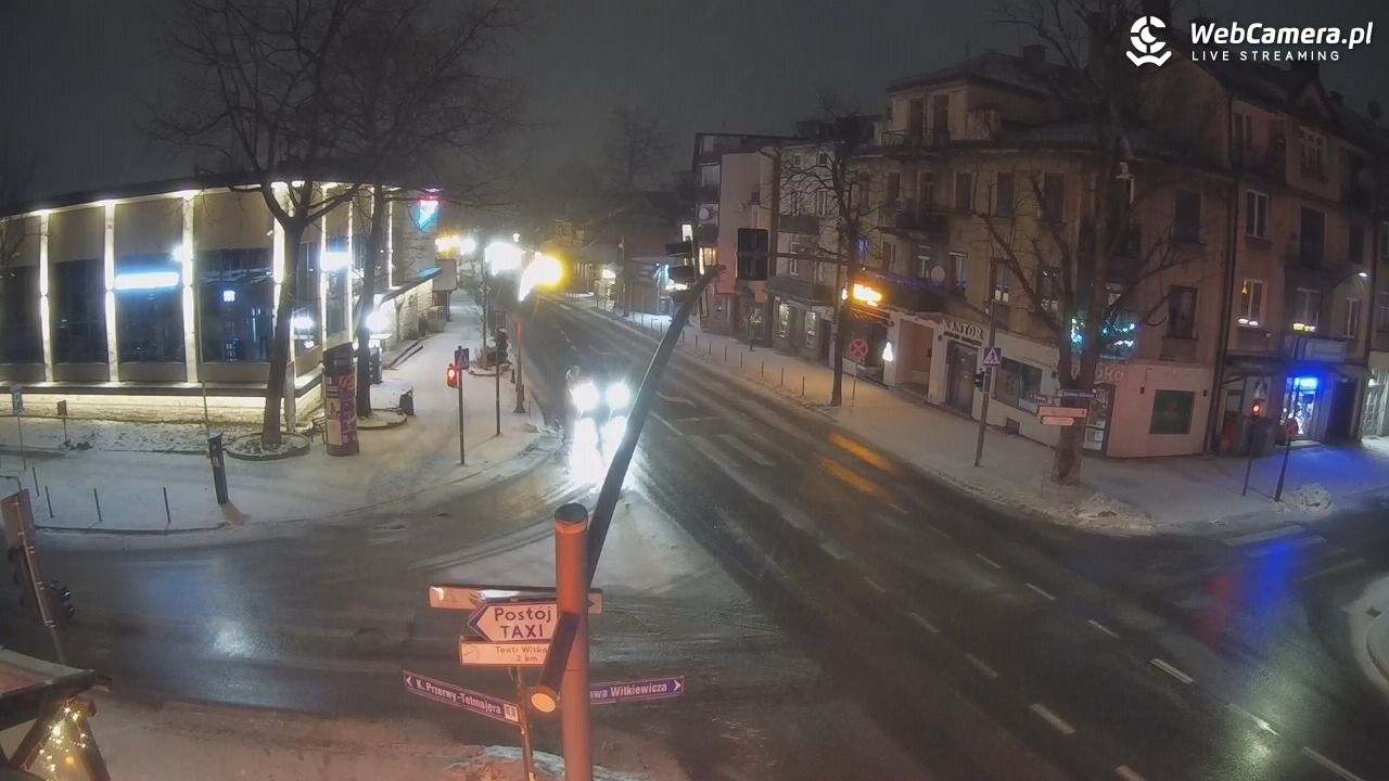 Zakopane - widok na skrzyżowanie ulic Zamoyskiego i Krupówek - 28 grudzień 2025, 06:37