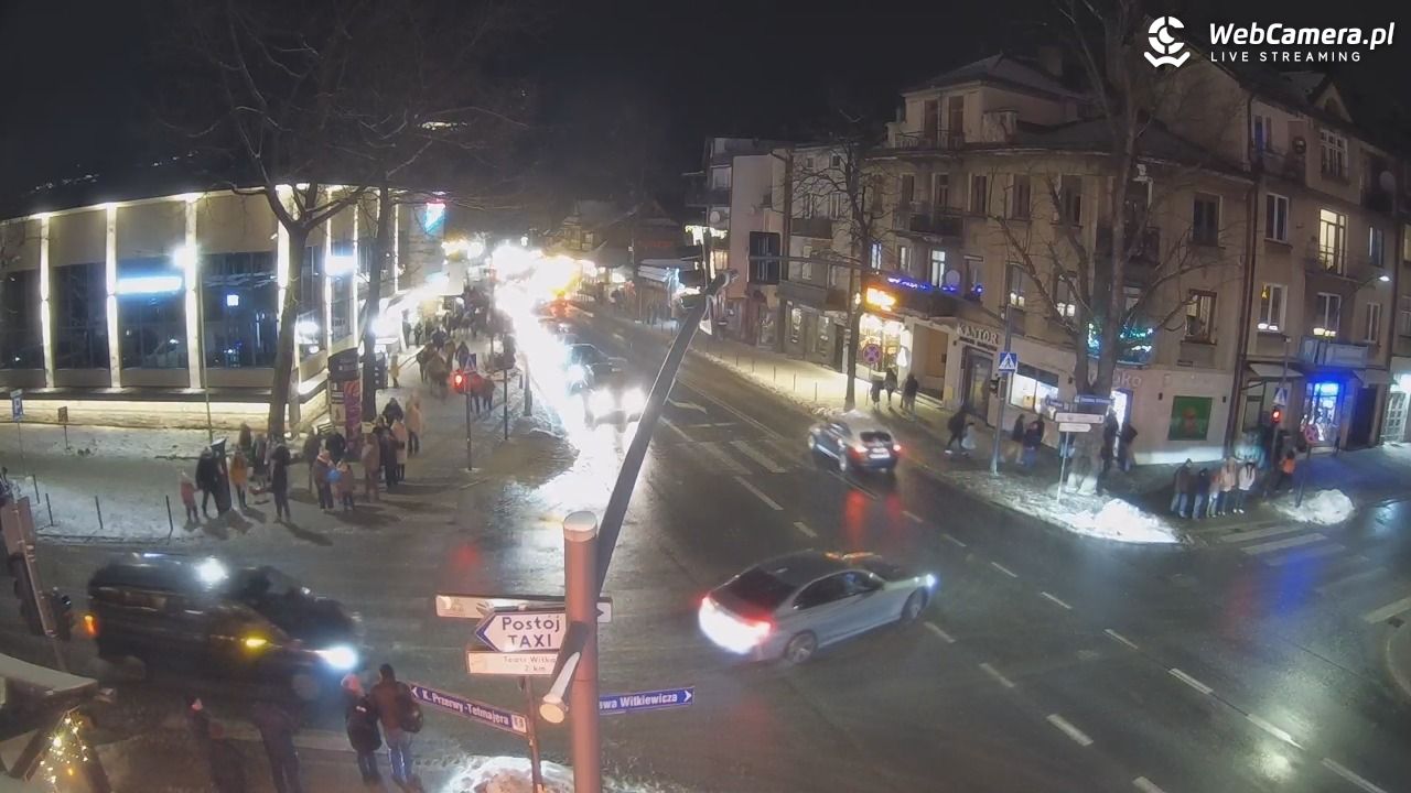 Zakopane - widok na skrzyżowanie ulic Zamoyskiego i Krupówek - 26 grudzień 2025, 17:34