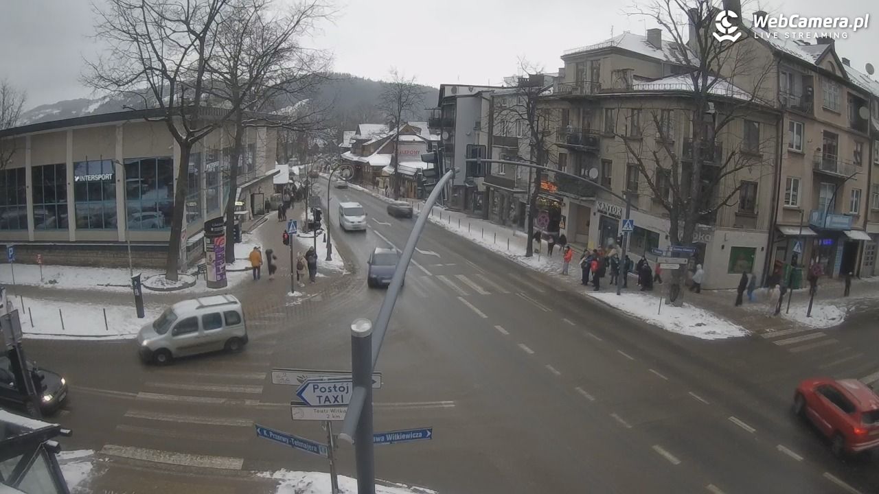 Zakopane - widok na skrzyżowanie ulic Zamoyskiego i Krupówek - 28 grudzień 2025, 11:49