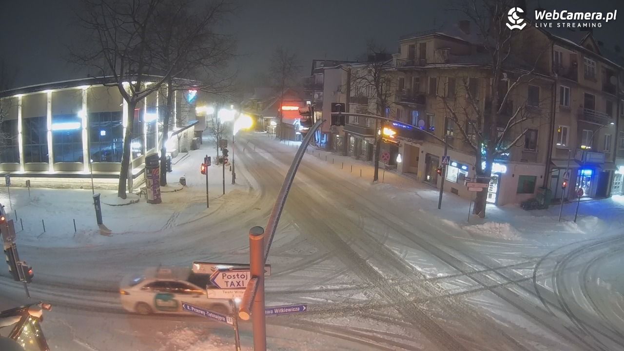 Zakopane - widok na skrzyżowanie ulic Zamoyskiego i Krupówek - 31 grudzień 2025, 06:28