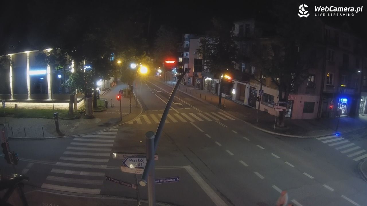 Zakopane - widok na skrzyżowanie ulic Zamoyskiego i Krupówek - 25 lipiec 2026, 01:03