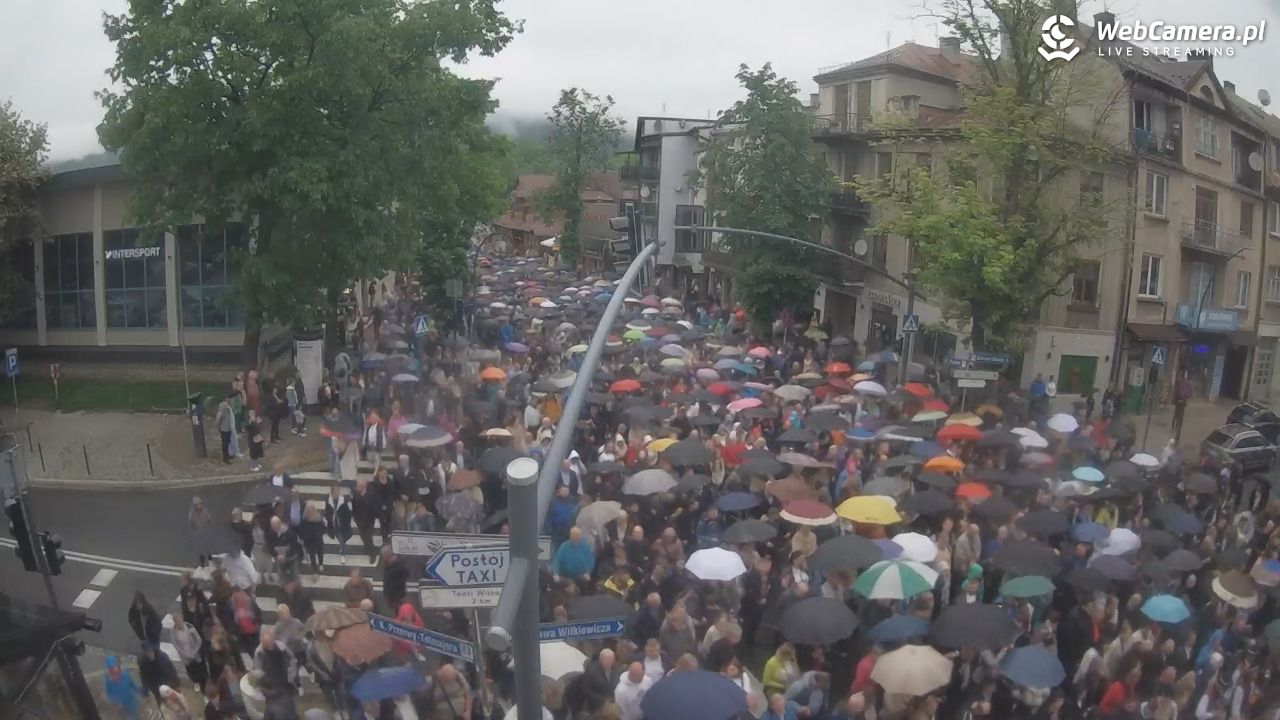 Zakopane - widok na skrzyżowanie ulic Zamoyskiego i Krupówek - 04 czerwiec 2026, 11:30