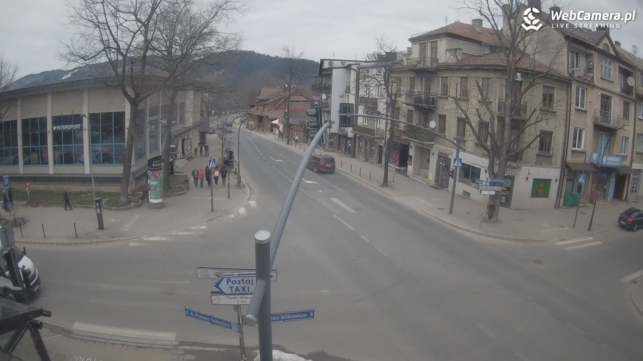 Zakopane - widok na skrzyżowanie ulic Zamoyskiego i Krupówek - 13 kwiecień 2026, 12:38