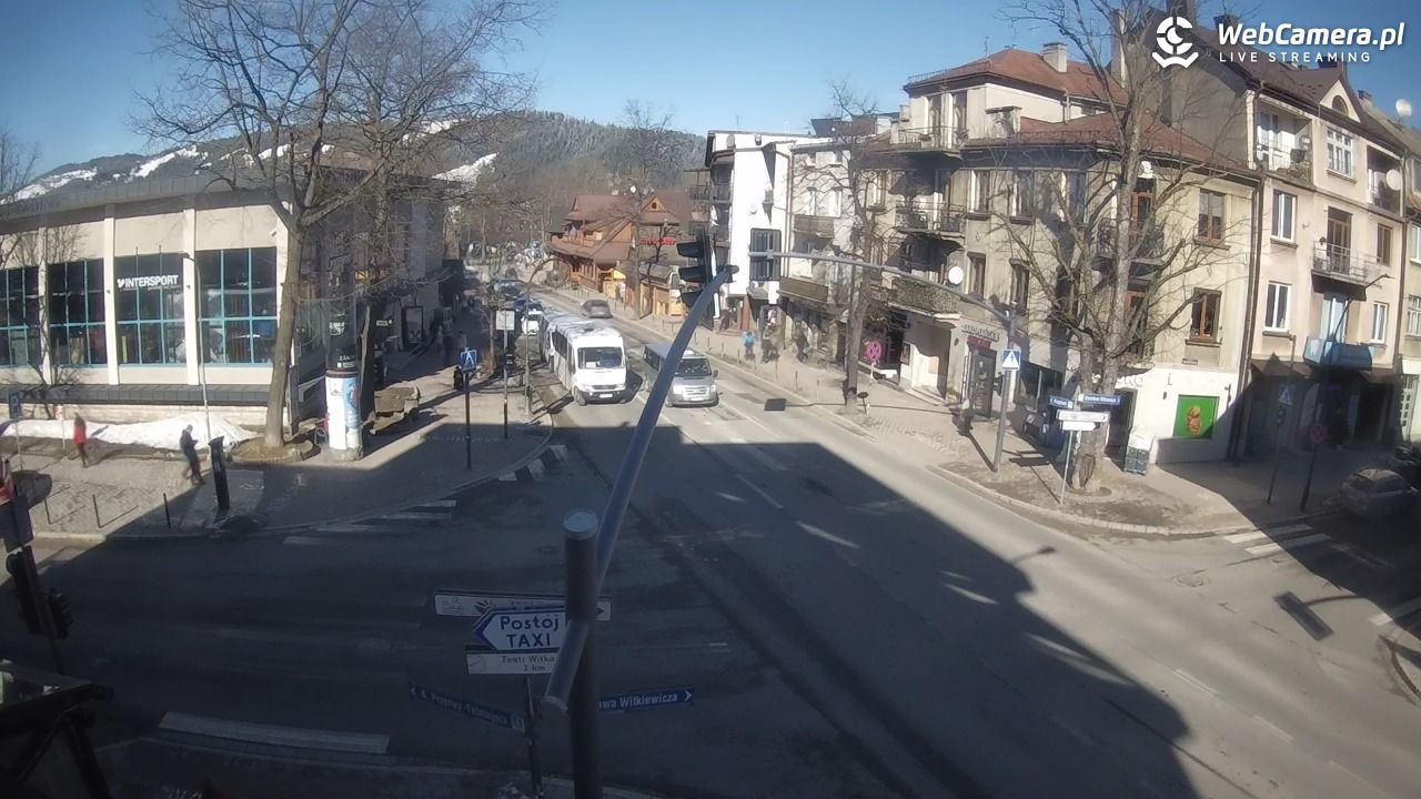 Zakopane - widok na skrzyżowanie ulic Zamoyskiego i Krupówek - 26 luty 2026, 10:32