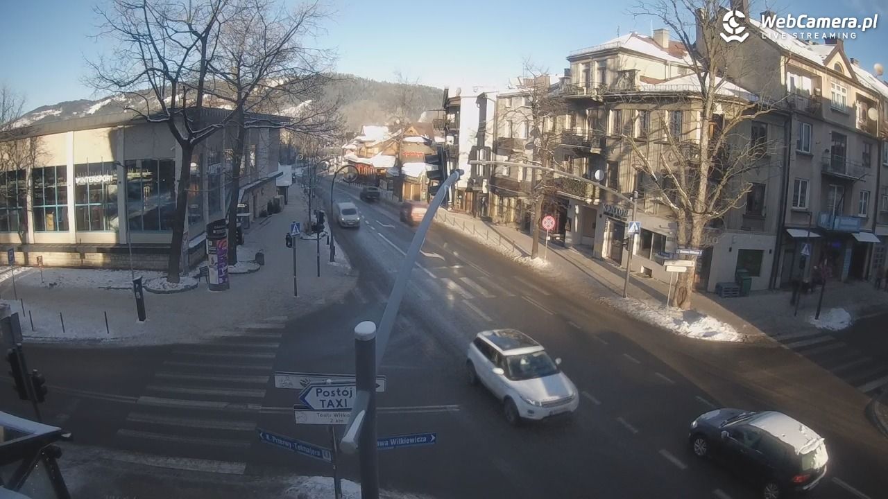 Zakopane - widok na skrzyżowanie ulic Zamoyskiego i Krupówek - 27 grudzień 2025, 09:03