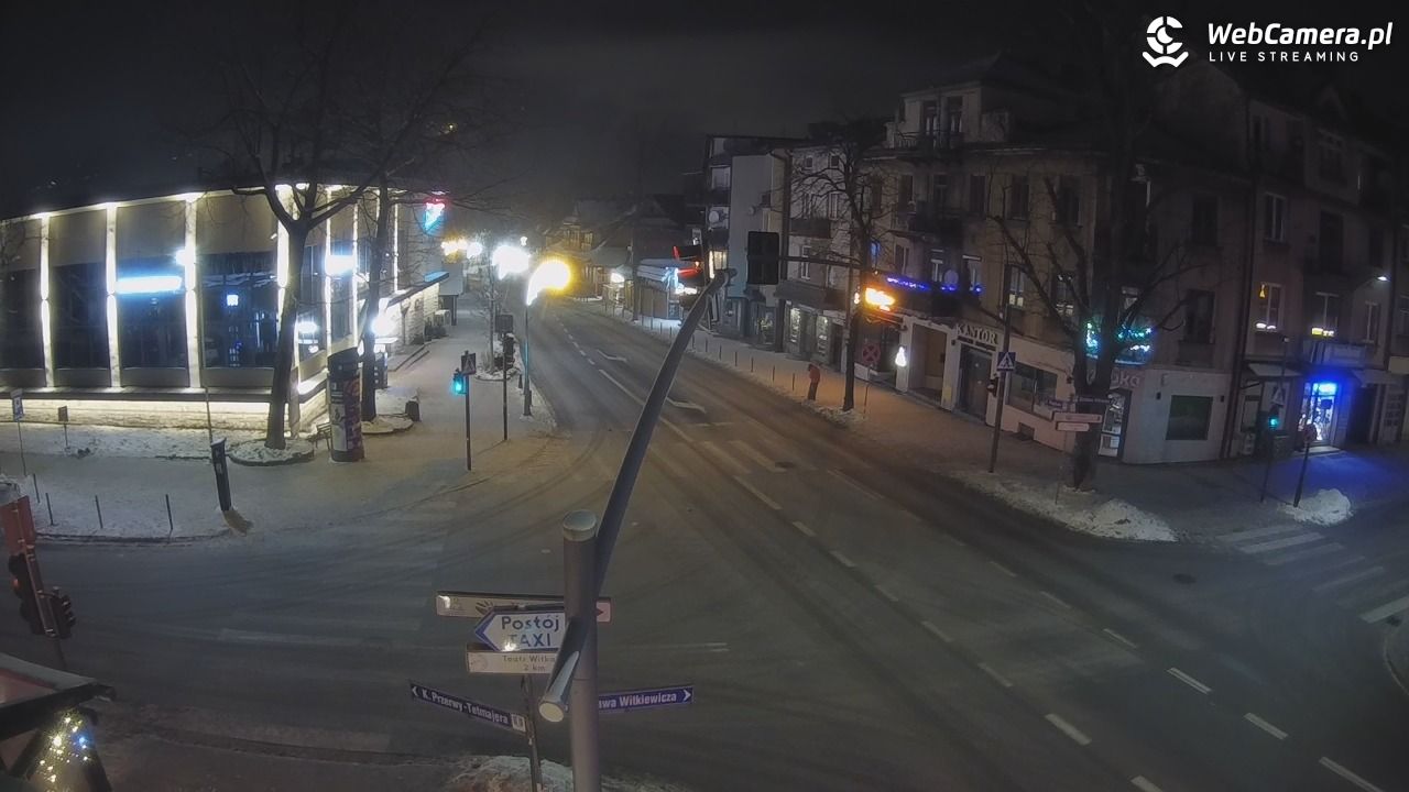 Zakopane - widok na skrzyżowanie ulic Zamoyskiego i Krupówek - 27 grudzień 2025, 03:33