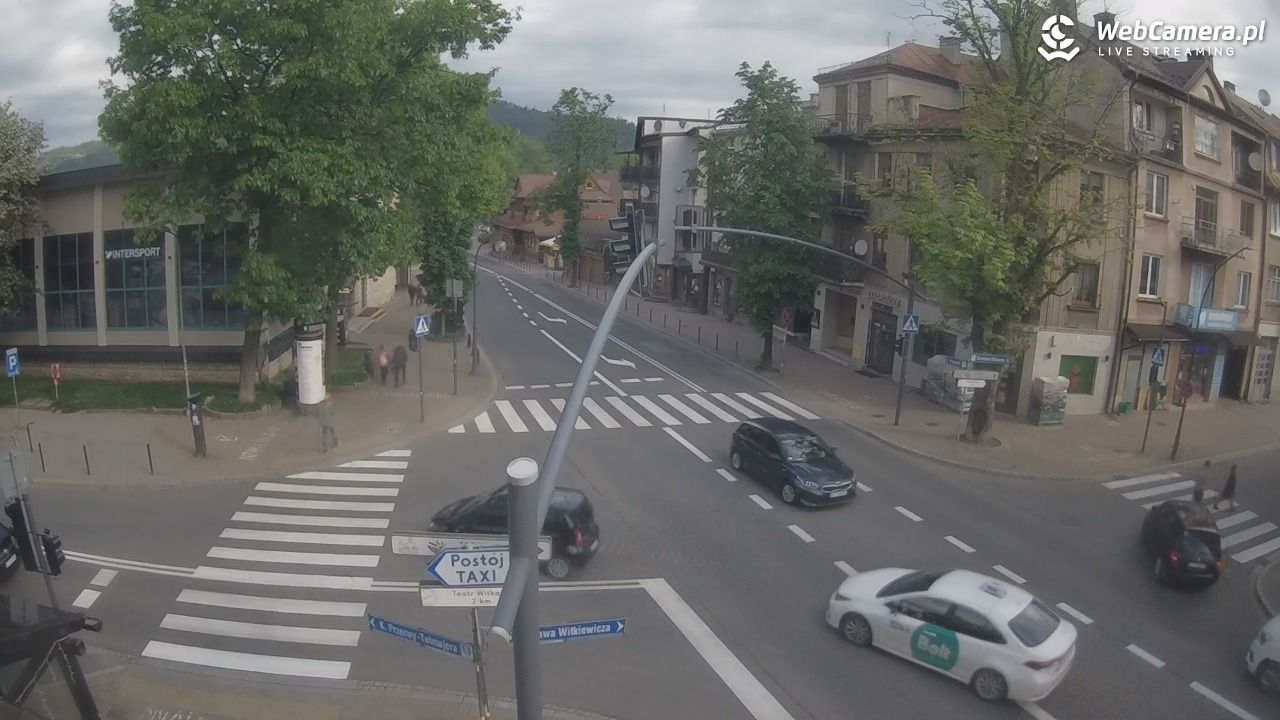 Zakopane - widok na skrzyżowanie ulic Zamoyskiego i Krupówek - 03 czerwiec 2026, 07:48