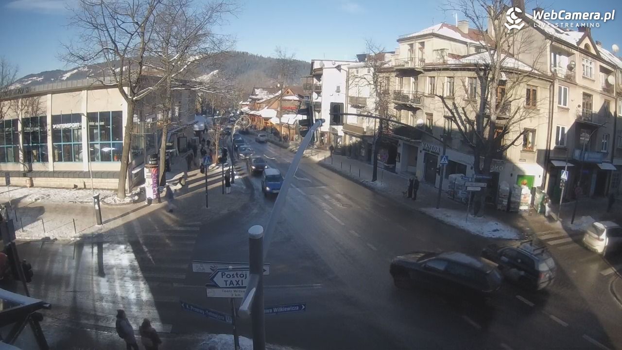 Zakopane - widok na skrzyżowanie ulic Zamoyskiego i Krupówek - 27 grudzień 2025, 10:43