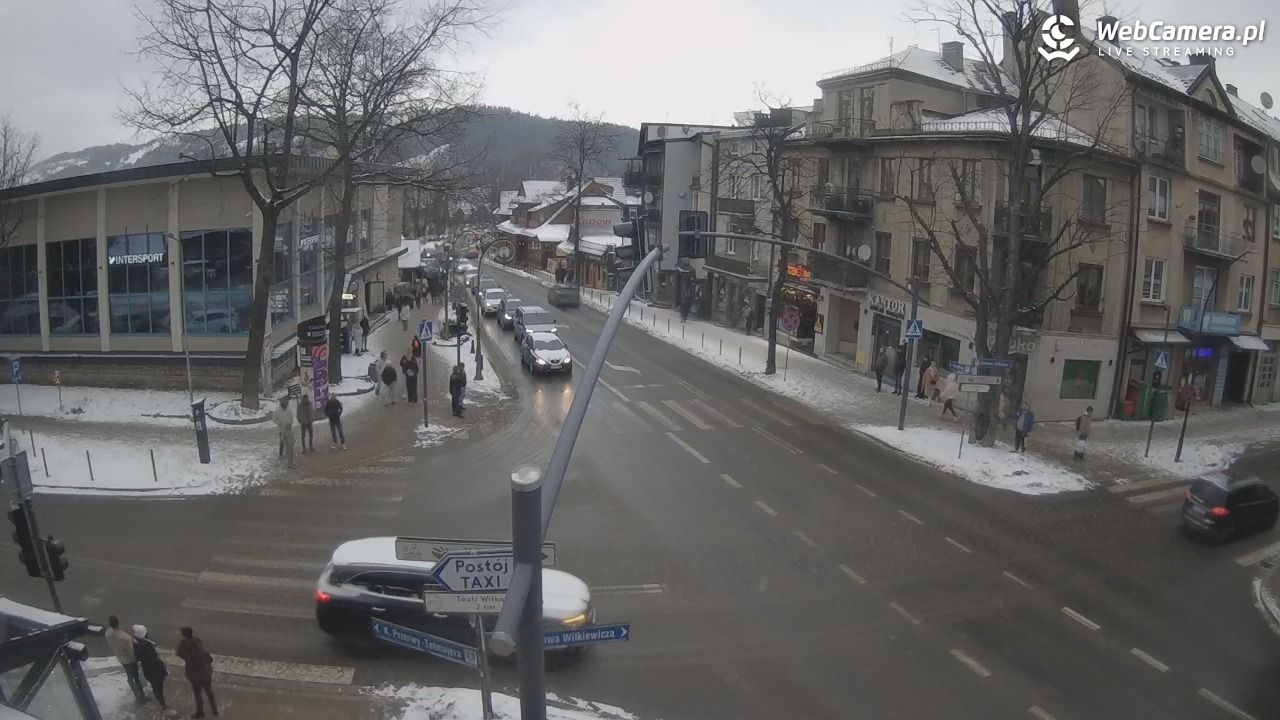 Zakopane - widok na skrzyżowanie ulic Zamoyskiego i Krupówek - 28 grudzień 2025, 11:12
