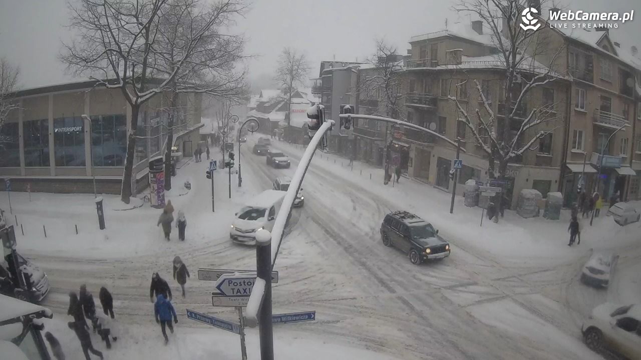 Zakopane - widok na skrzyżowanie ulic Zamoyskiego i Krupówek - 31 grudzień 2025, 10:19
