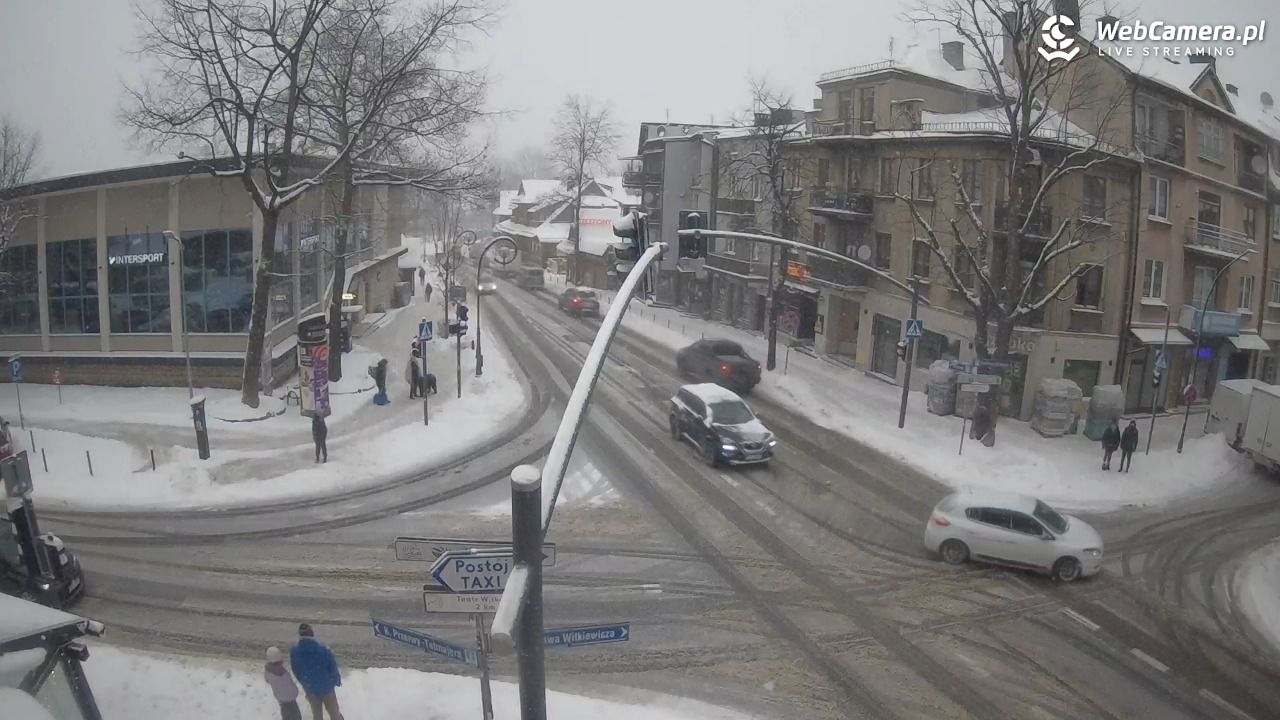 Zakopane - widok na skrzyżowanie ulic Zamoyskiego i Krupówek - 31 grudzień 2025, 08:46