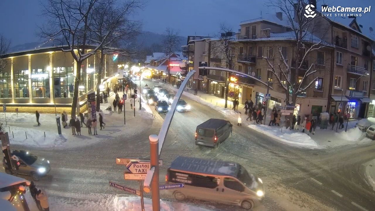 Zakopane - widok na skrzyżowanie ulic Zamoyskiego i Krupówek - 31 grudzień 2025, 16:18
