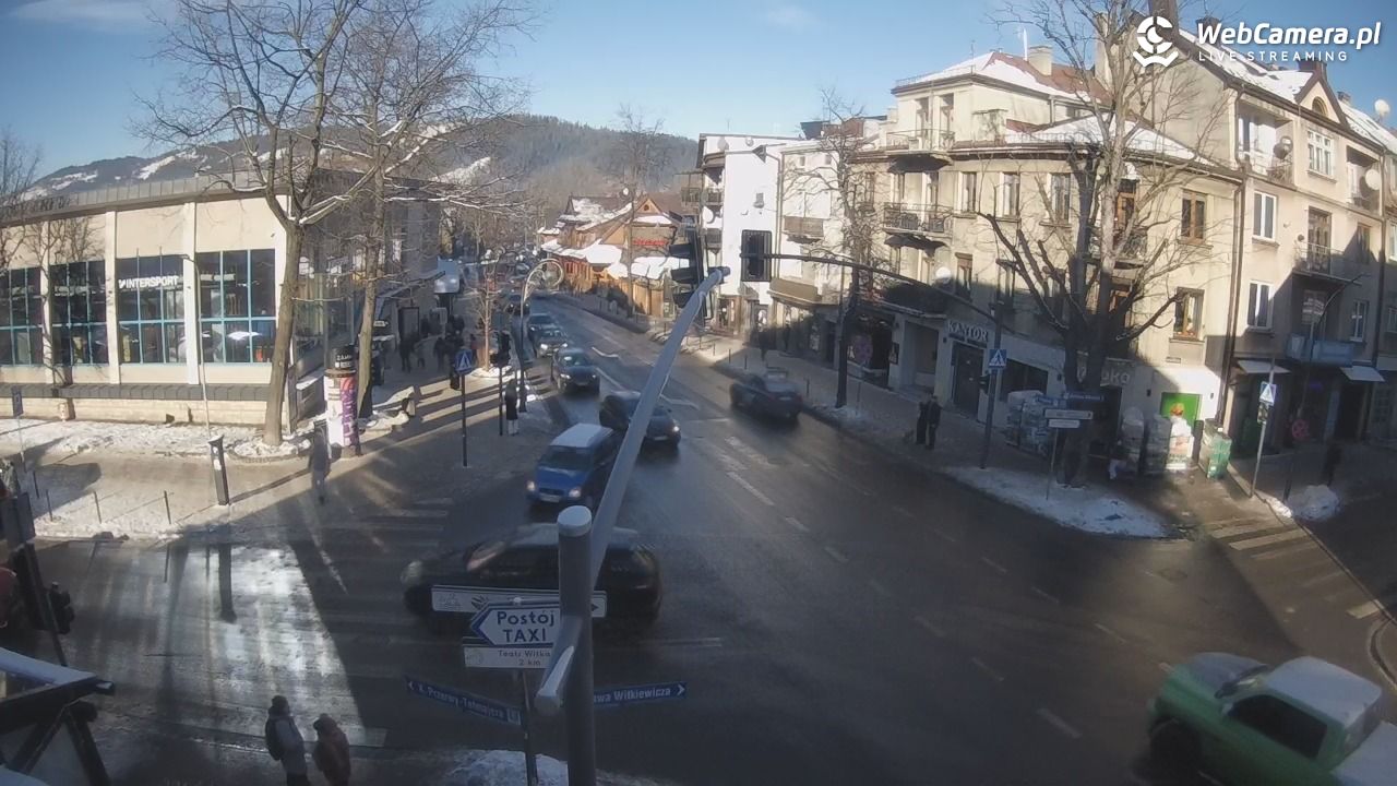 Zakopane - widok na skrzyżowanie ulic Zamoyskiego i Krupówek - 27 grudzień 2025, 10:43