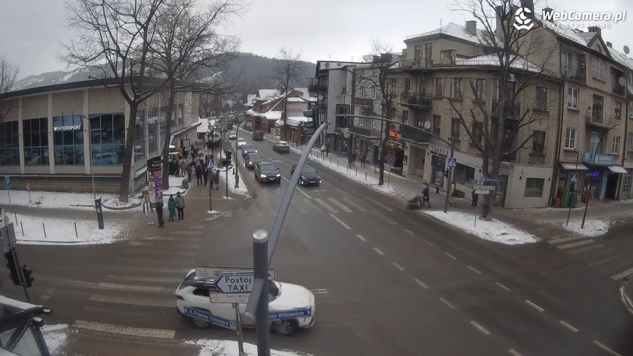 Zakopane - widok na skrzyżowanie ulic Zamoyskiego i Krupówek - 28 grudzień 2025, 12:11