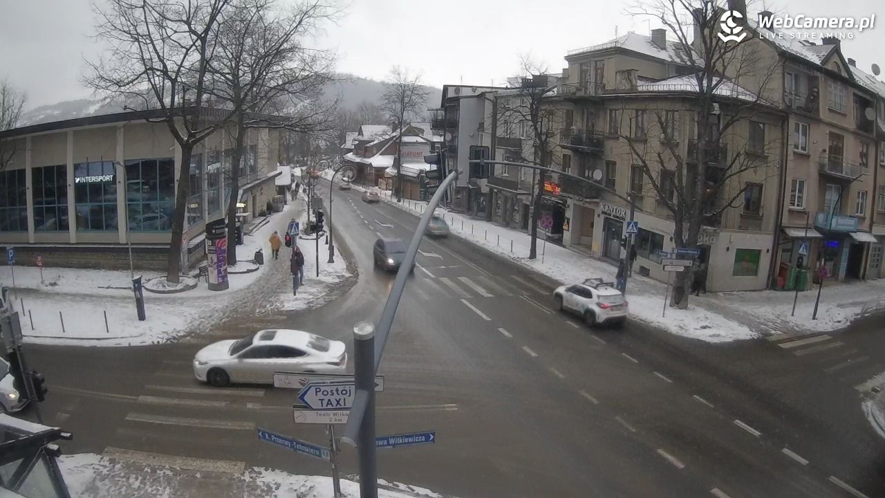 Zakopane - widok na skrzyżowanie ulic Zamoyskiego i Krupówek - 28 grudzień 2025, 09:45