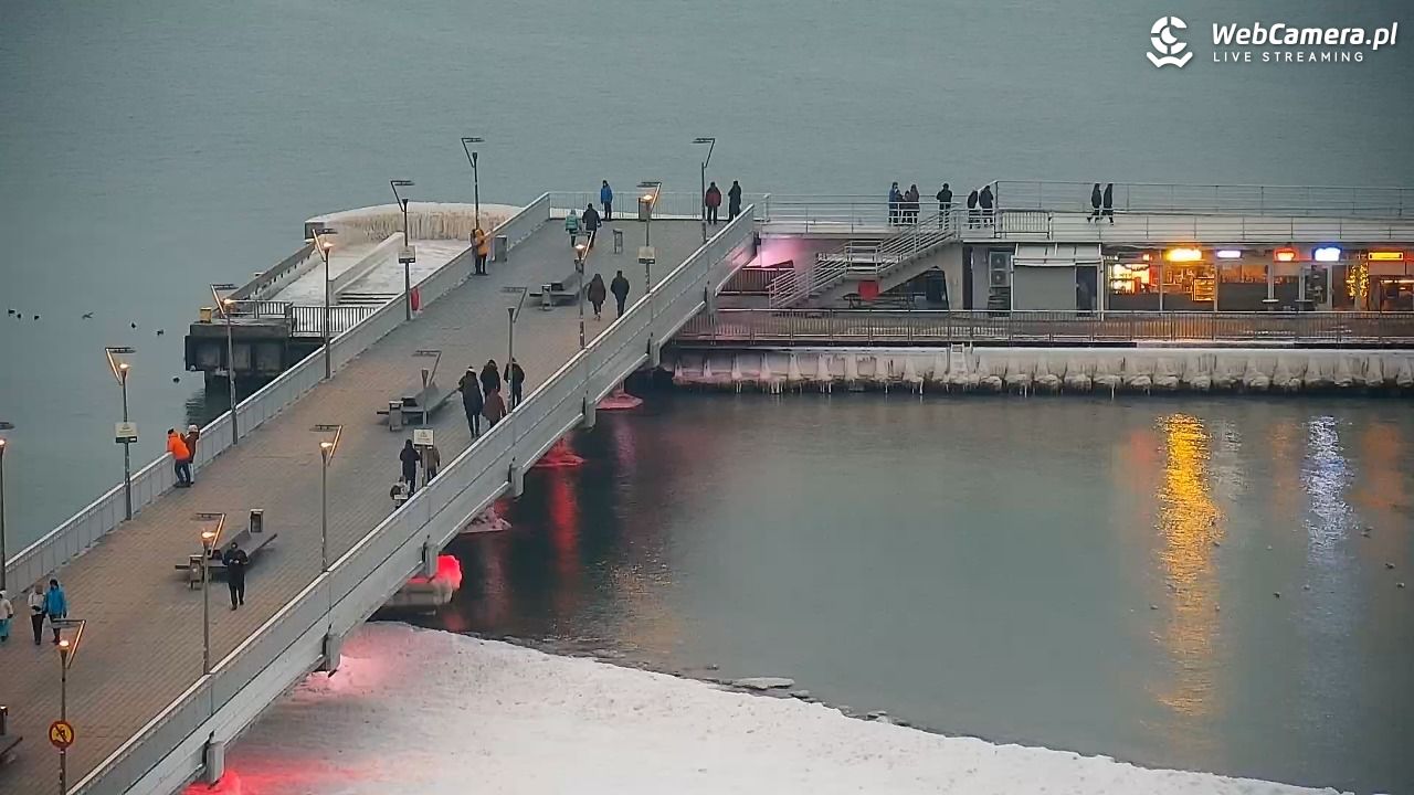 Kołobrzeg - widok na molo - 10 luty 2026, 17:04