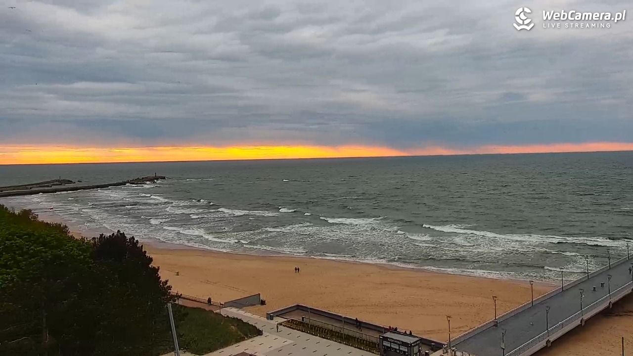 Kołobrzeg - widok na molo - 16 maj 2025, 19:59