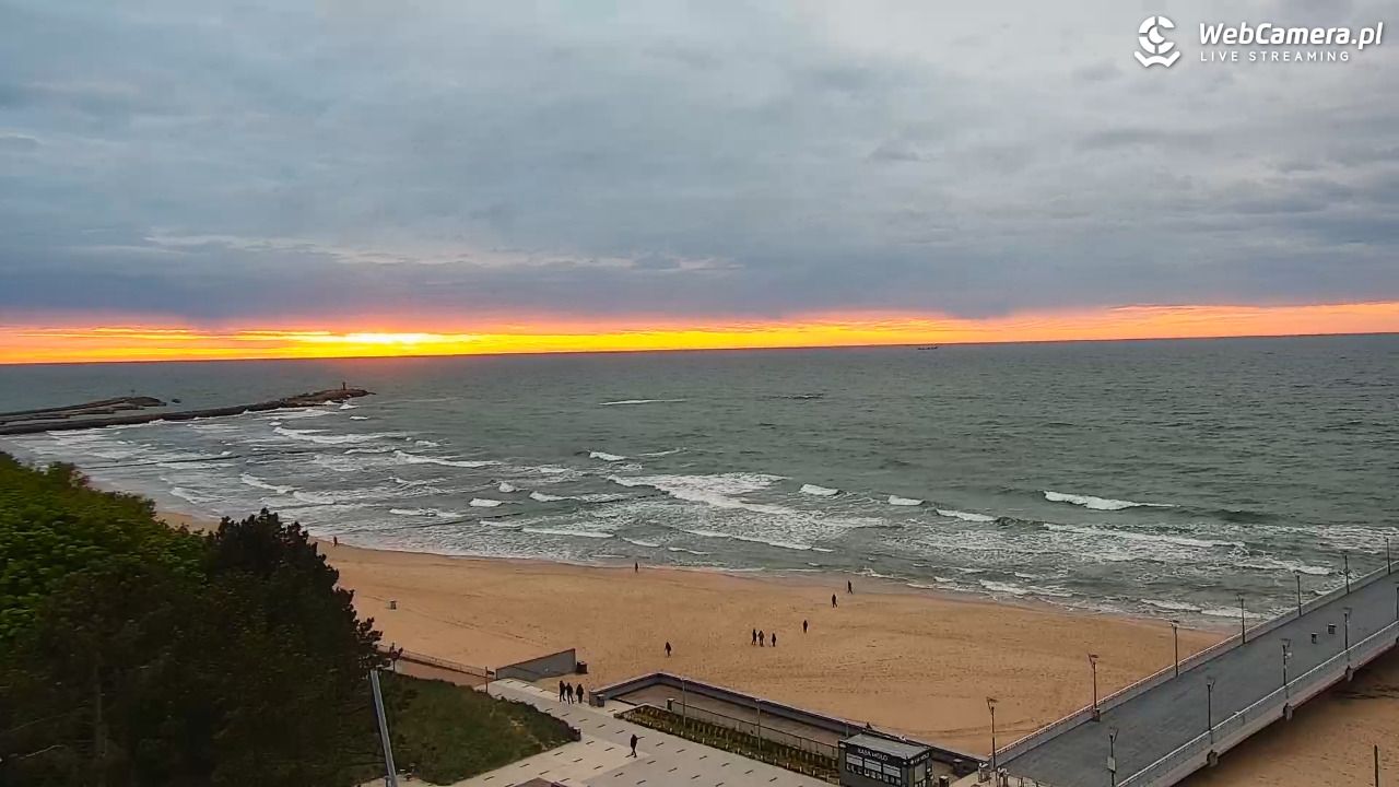 Kołobrzeg - widok na molo - 16 maj 2025, 20:34