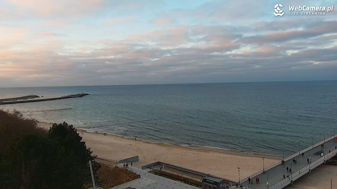 Kołobrzeg - widok na molo - 22 grudzień 2025, 15:04