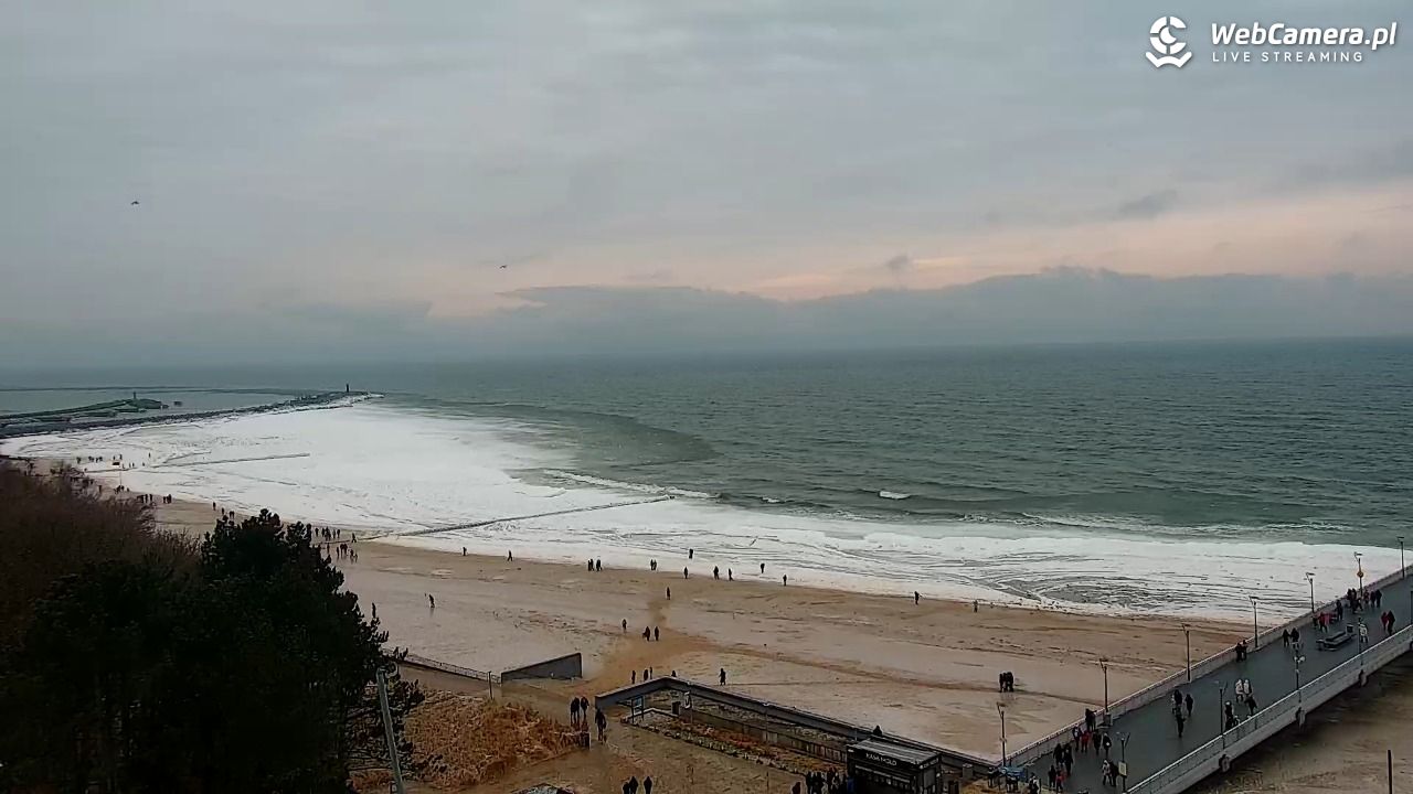 Kołobrzeg - widok na molo - 07 luty 2026, 16:01