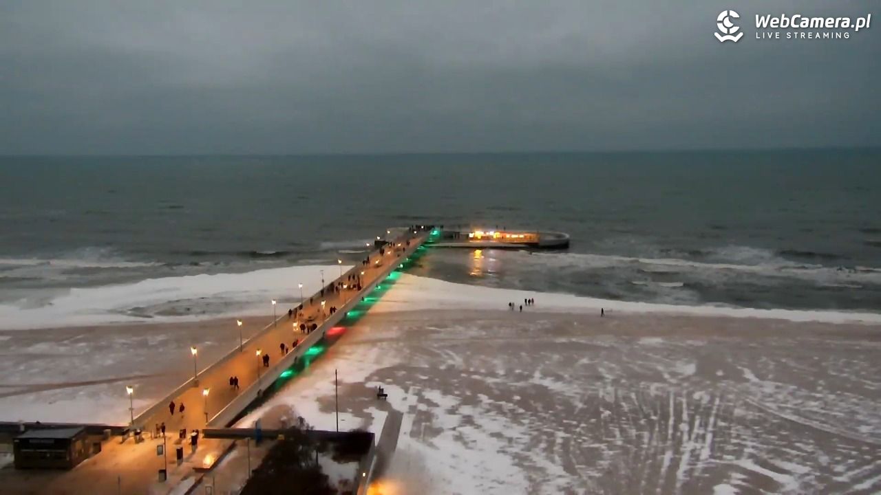 Kołobrzeg - widok na molo - 08 luty 2026, 17:18