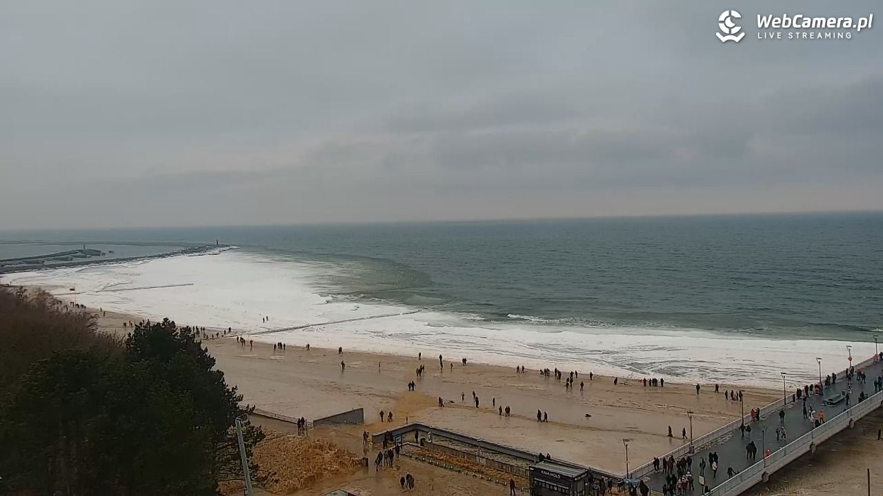 Kołobrzeg - widok na molo - 07 luty 2026, 12:12