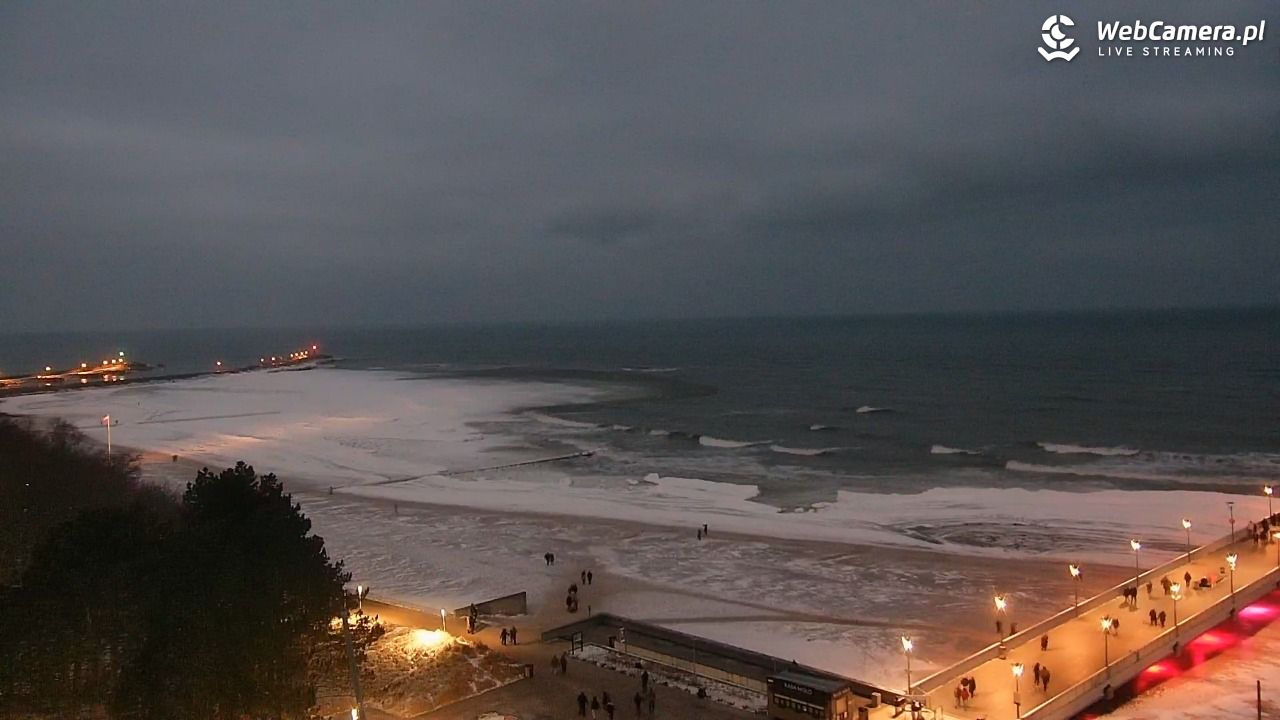 Kołobrzeg - widok na molo - 08 luty 2026, 17:27