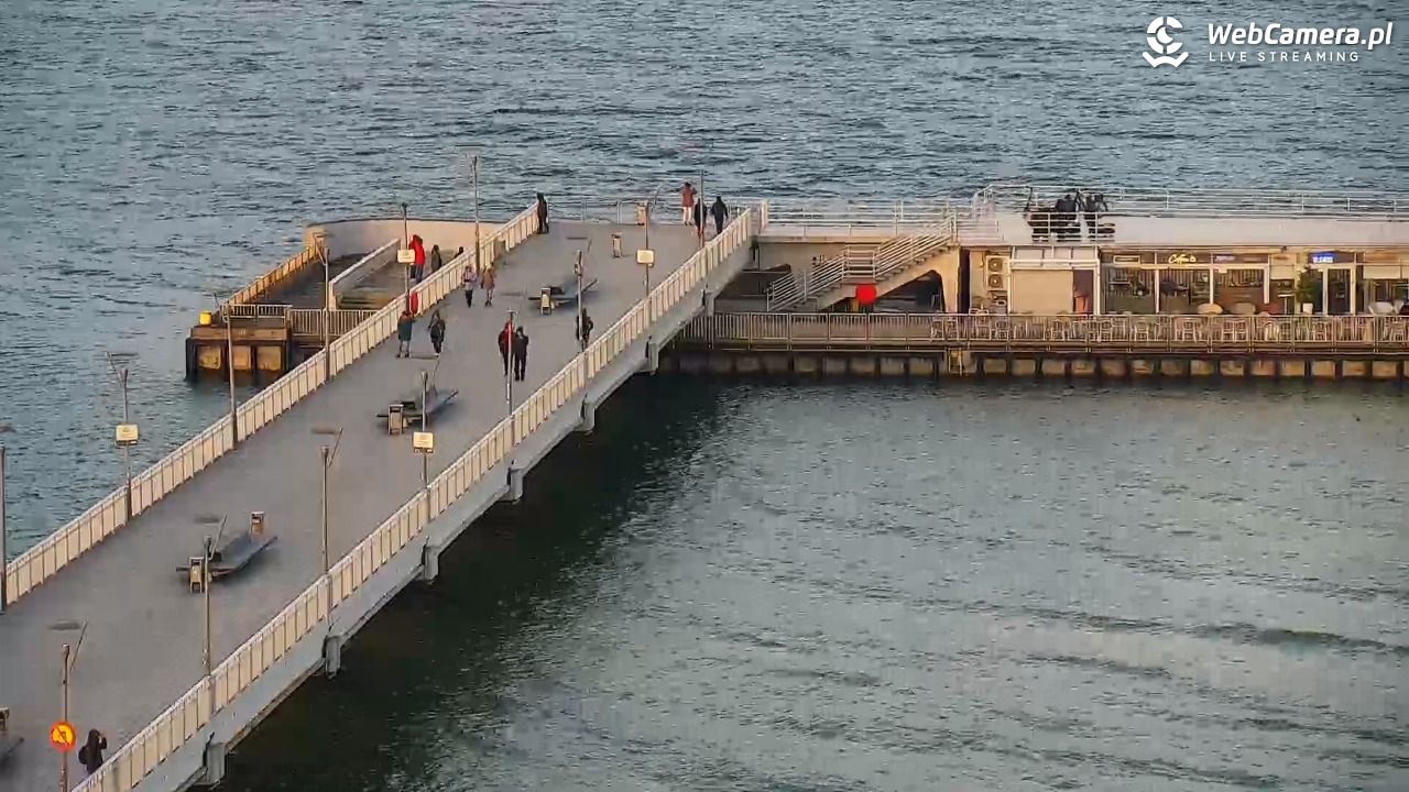 Kołobrzeg - widok na molo - 22 grudzień 2025, 14:25