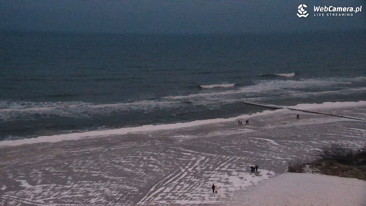 Kołobrzeg - widok na molo - 08 luty 2026, 17:32
