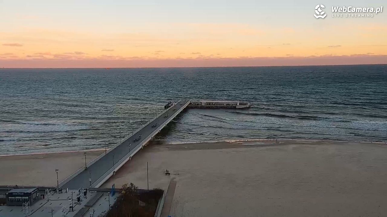 Kołobrzeg - widok na molo - 24 grudzień 2025, 08:33