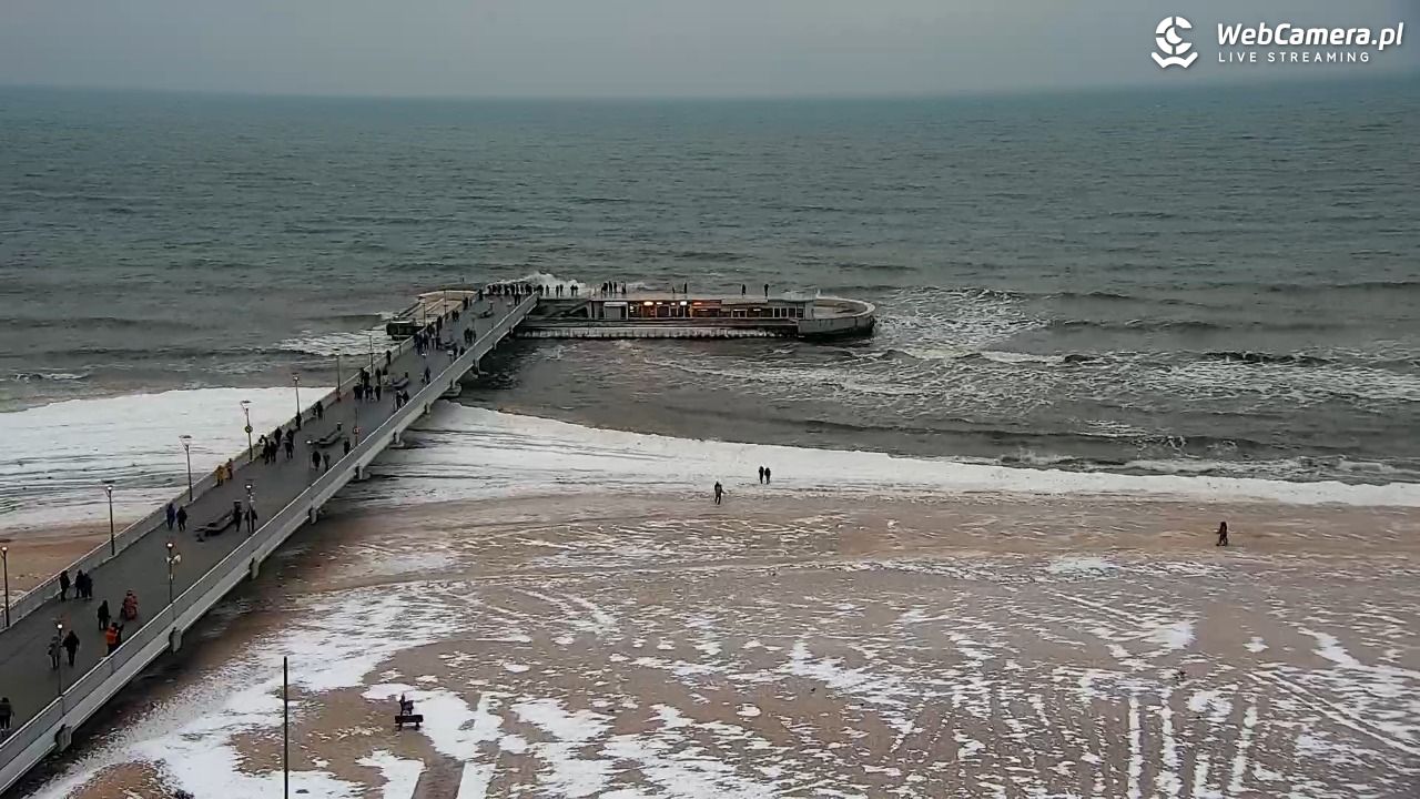 Kołobrzeg - widok na molo - 08 luty 2026, 16:44
