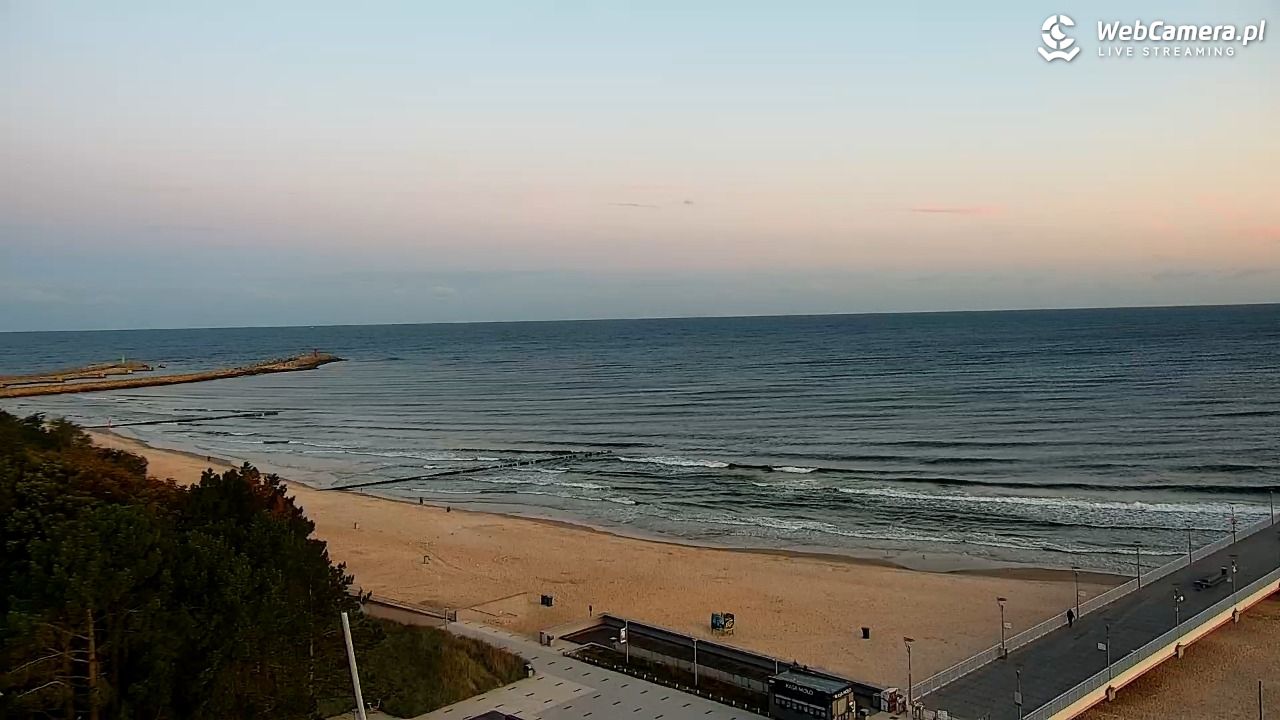 Kołobrzeg - widok na molo - 16 wresień 2025, 06:25