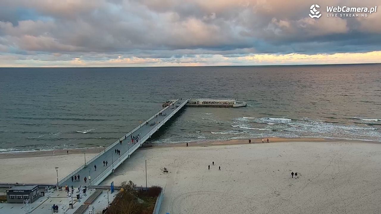 Kołobrzeg - widok na molo - 23 grudzień 2025, 15:02