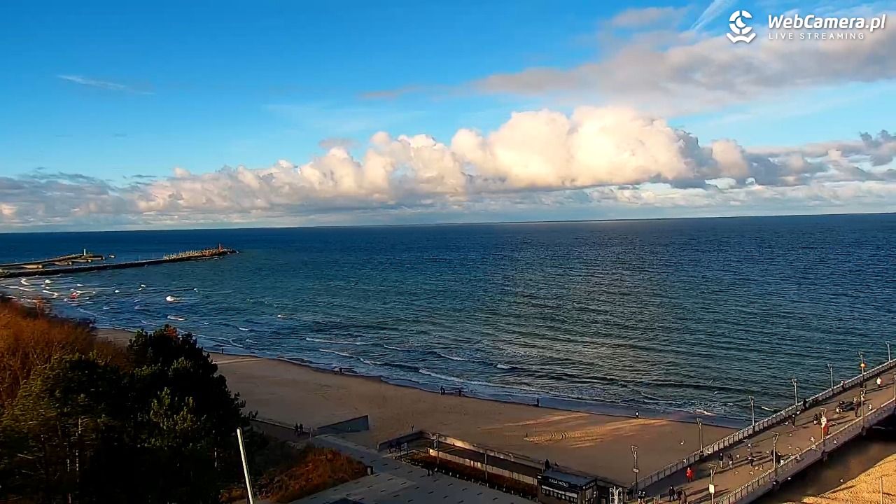 Kołobrzeg - widok na molo - 23 grudzień 2025, 12:45