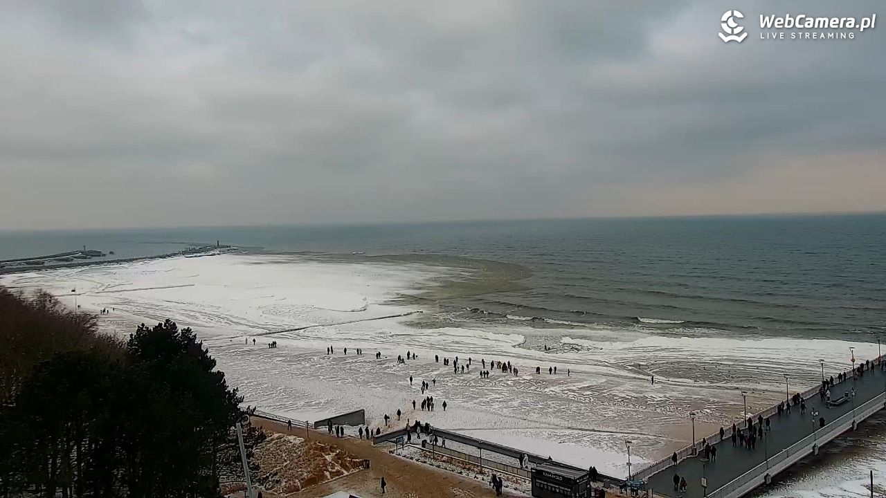Kołobrzeg - widok na molo - 08 luty 2026, 10:36