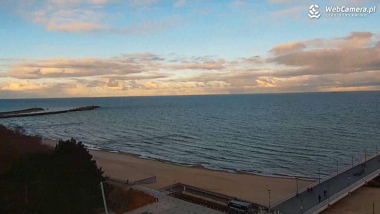 Kołobrzeg - widok na molo - 23 grudzień 2025, 09:41