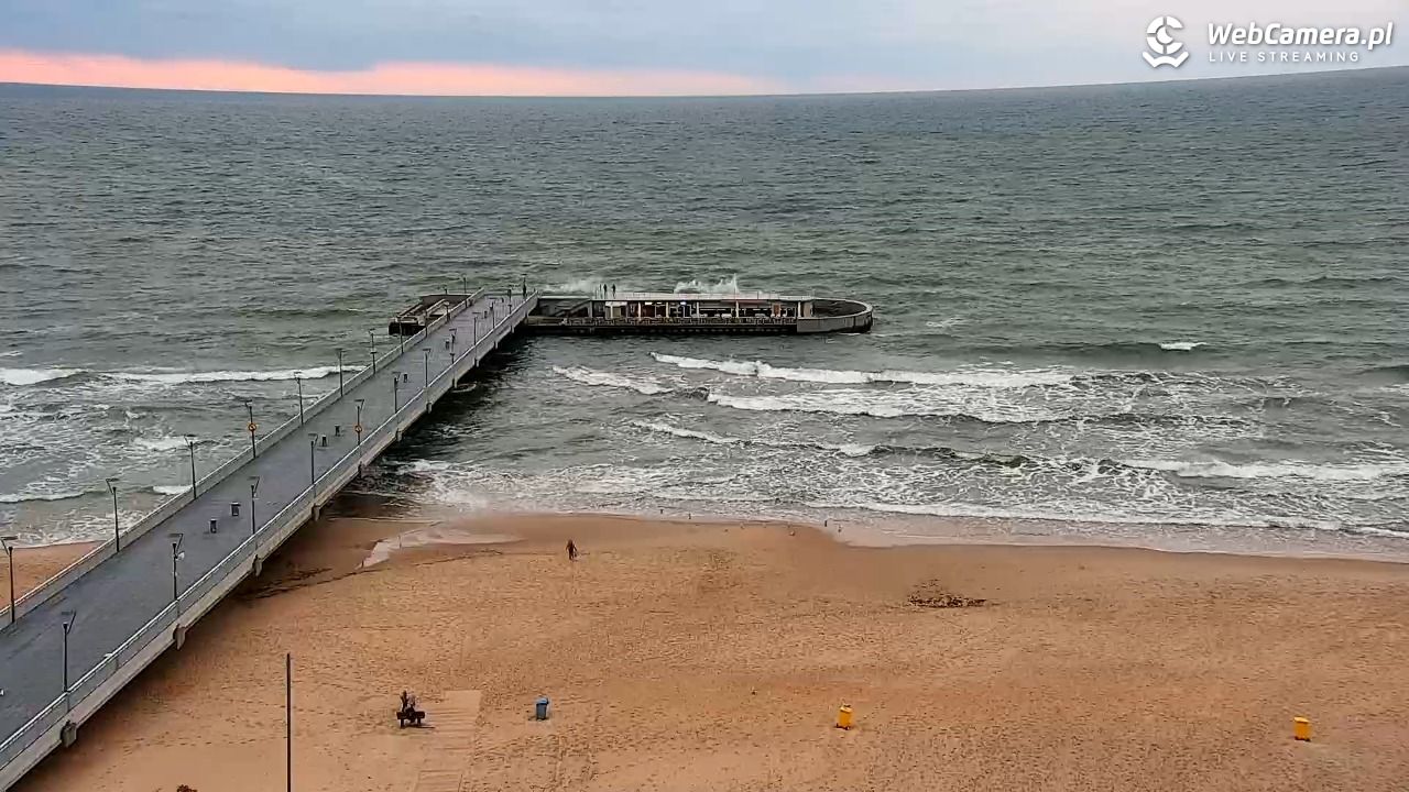 Kołobrzeg - widok na molo - 16 maj 2025, 19:58