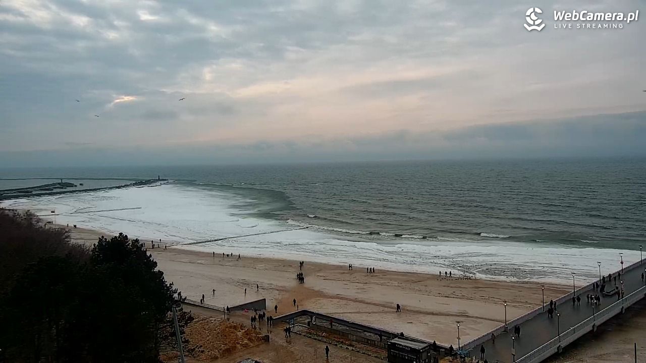 Kołobrzeg - widok na molo - 07 luty 2026, 16:50