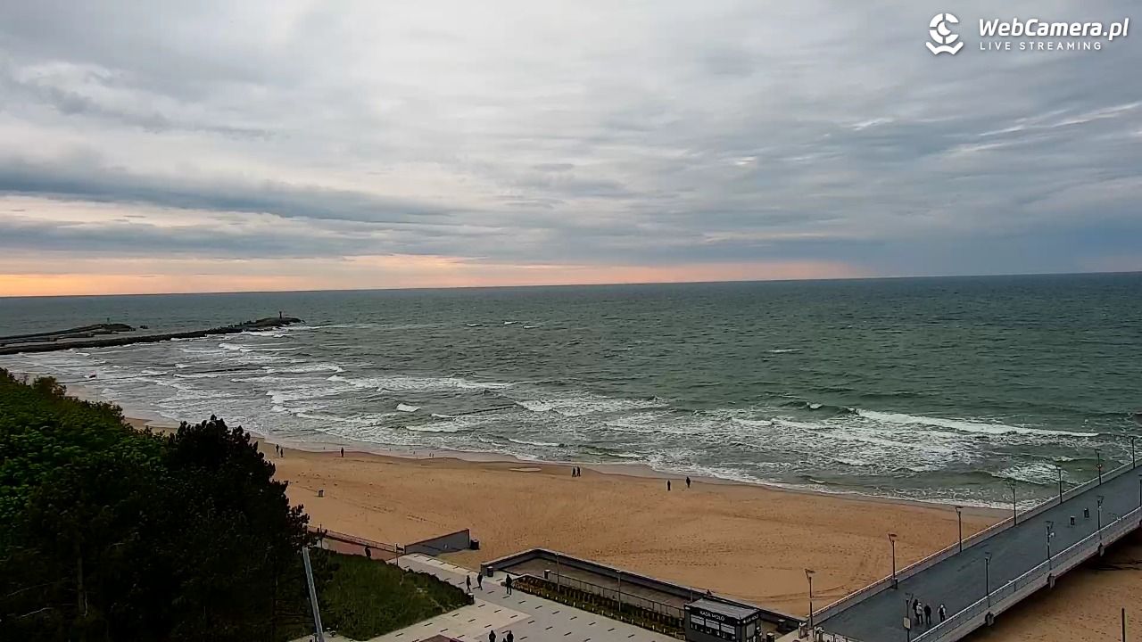 Kołobrzeg - widok na molo - 16 maj 2025, 18:39